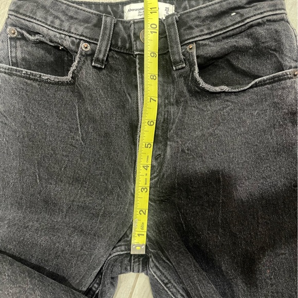 25/0s The Mom Abercrombie & Fitch Curve Love Jeans, dark grey/black. - Picture 6 of 7